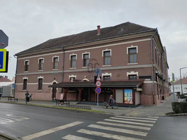 Eladó kereskedelmi és ipari ingatlan Abony 1050 nm