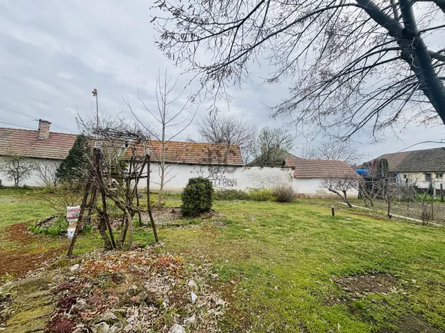 Eladó telek Cegléd 695 nm