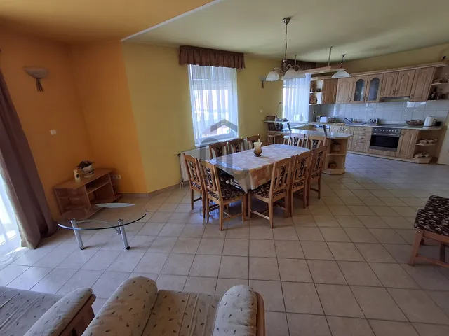 Kiadó lakás Cegléd 91 nm
