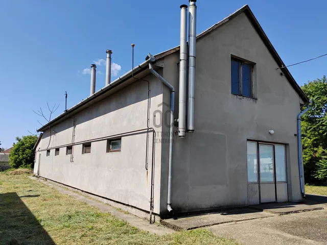 Eladó kereskedelmi és ipari ingatlan Törtel 260 nm