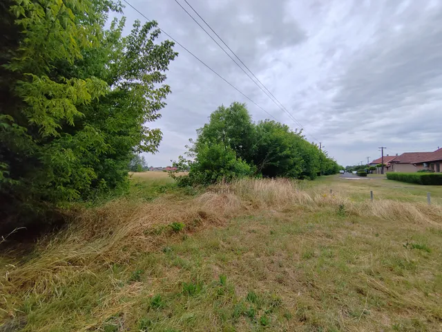 Eladó telek Cegléd 711 nm