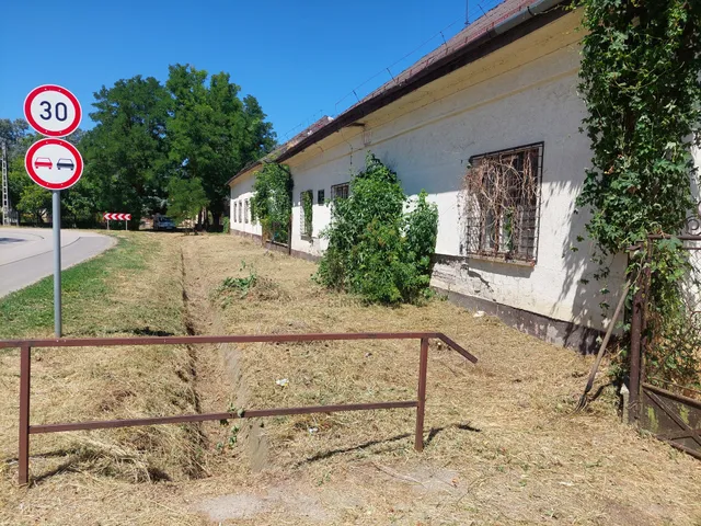 Eladó kereskedelmi és ipari ingatlan Tiszasüly 435 nm