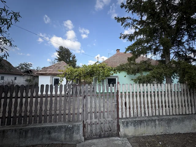 Eladó ház Csemő 1908 nm