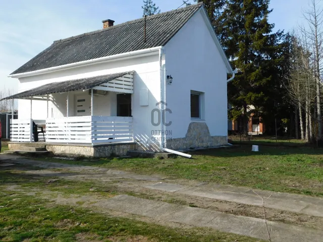 Eladó üdülő és hétvégi ház Tápiószentmárton 38 nm