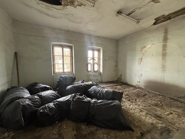 Eladó kereskedelmi és ipari ingatlan Cegléd 200 nm