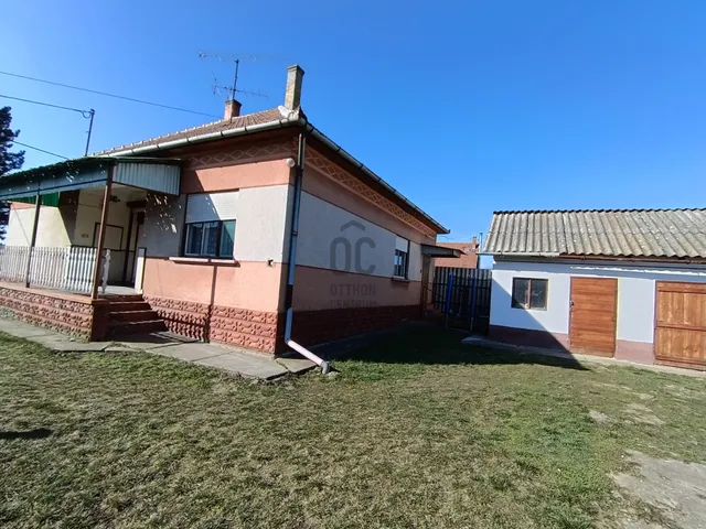 Eladó ház Törtel 114 nm