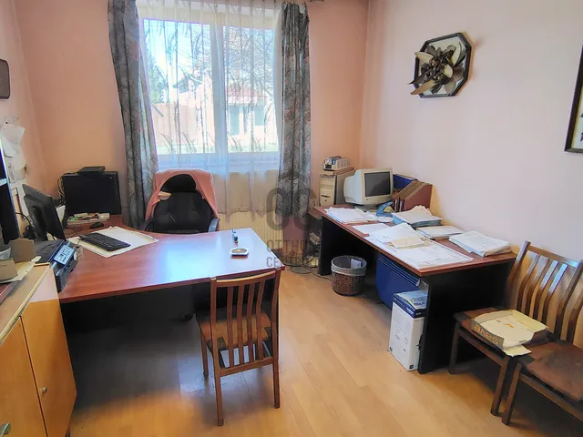 Eladó kereskedelmi és ipari ingatlan Cegléd 112 nm