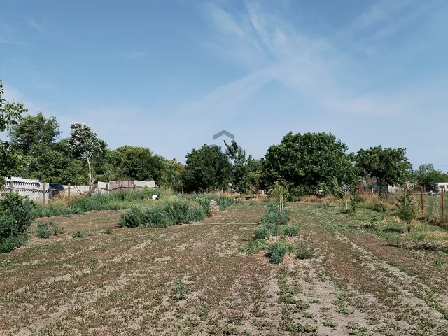 Eladó telek Törtel 815 nm