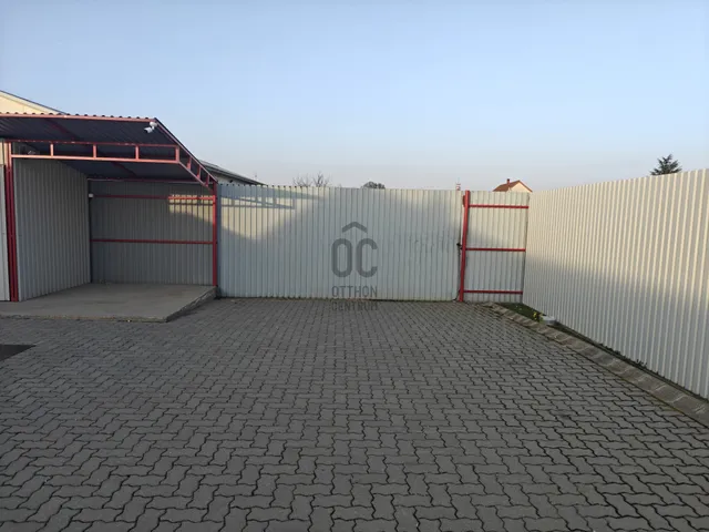 Kiadó kereskedelmi és ipari ingatlan Cegléd 300 nm