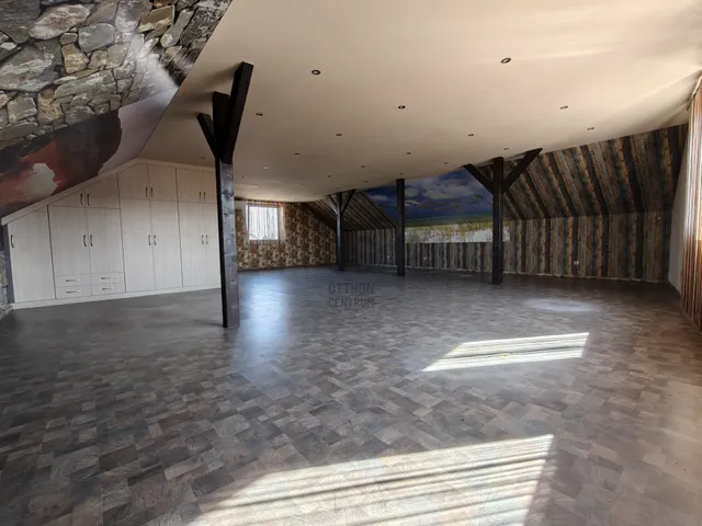 Kiadó kereskedelmi és ipari ingatlan Cegléd 94 nm