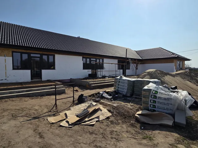 Eladó ház Kocsér 67 nm