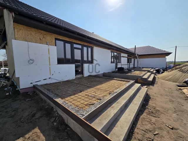 Eladó ház Kocsér 67 nm