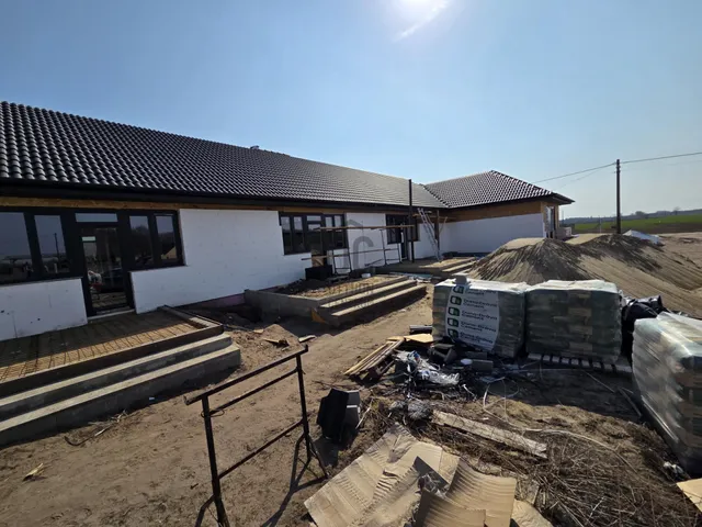 Eladó ház Kocsér 47 nm