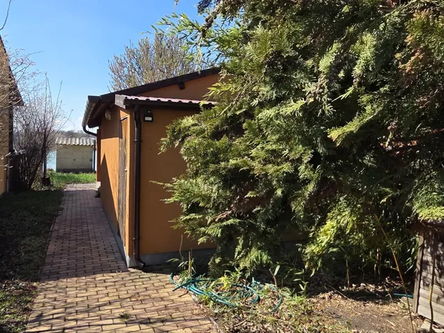 Eladó ház Cegléd 18 nm