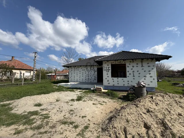 Eladó ház Abony 77 nm