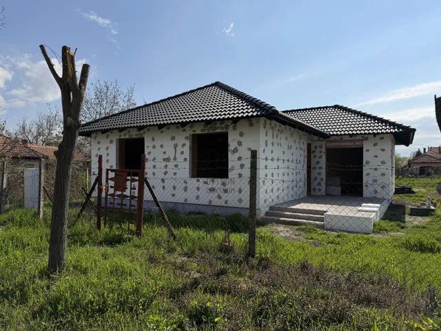 Eladó ház Abony 77 nm