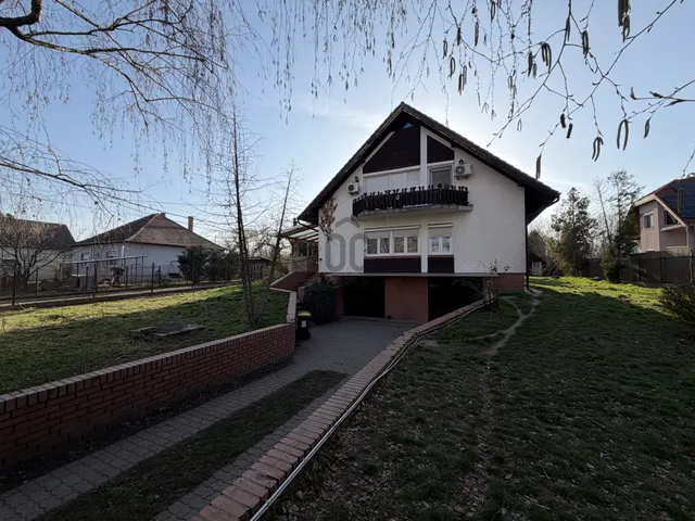 Eladó ház Szolnok 340 nm