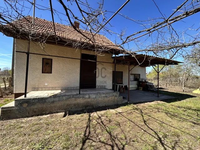Eladó nyaraló Csemő 28 nm