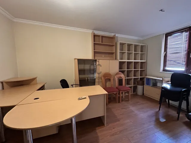 Eladó kereskedelmi és ipari ingatlan Cegléd 32 nm