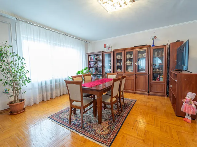 Eladó ház Cegléd 210 nm