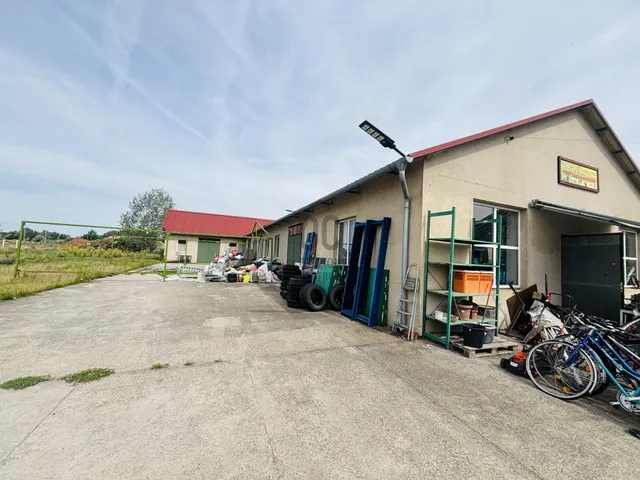 Eladó kereskedelmi és ipari ingatlan Cegléd 2756 nm