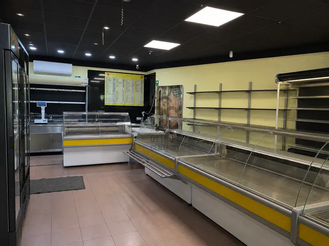 Kiadó kereskedelmi és ipari ingatlan Cegléd