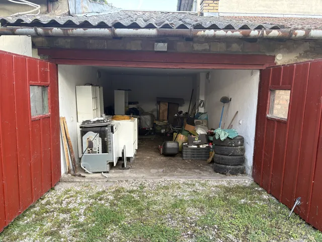 Eladó garázs Cegléd 18 nm