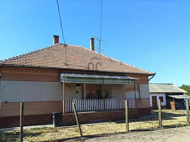 Eladó ház Törtel 114 nm