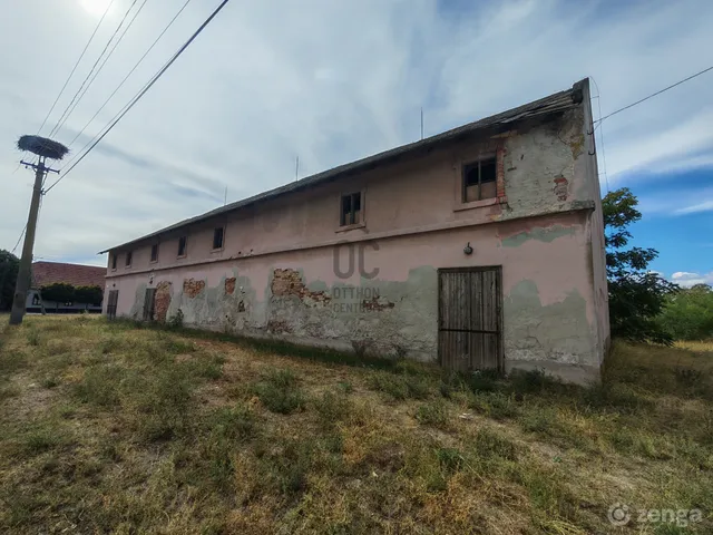 Eladó kereskedelmi és ipari ingatlan Jászkarajenő 450 nm