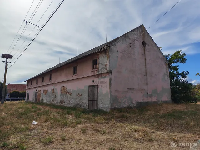 Eladó kereskedelmi és ipari ingatlan Jászkarajenő 450 nm