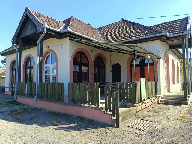 Eladó kereskedelmi és ipari ingatlan Farmos 220 nm
