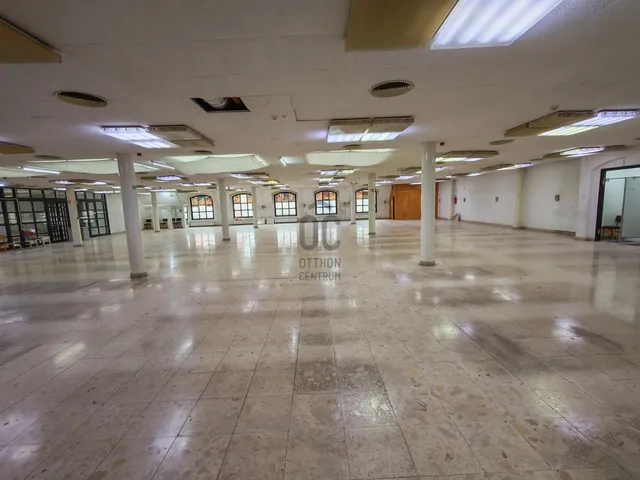Eladó kereskedelmi és ipari ingatlan Cegléd 1000 nm