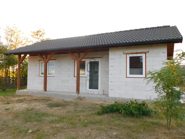 Eladó kereskedelmi és ipari ingatlan Tápiószentmárton 42 nm