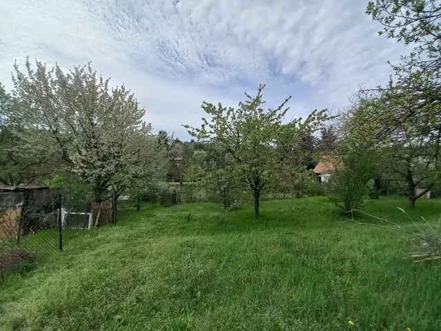 Eladó telek Dunaújváros, Óváros 1272 nm