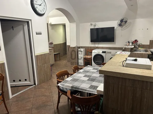 Kiadó kereskedelmi és ipari ingatlan Budapest IX. kerület, Középső Ferencváros 230 nm