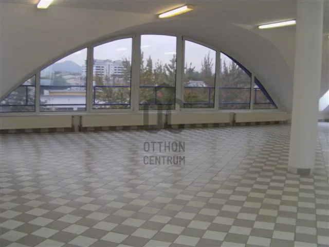 Kiadó kereskedelmi és ipari ingatlan Budapest XIII. kerület, Angyalföld 230 nm