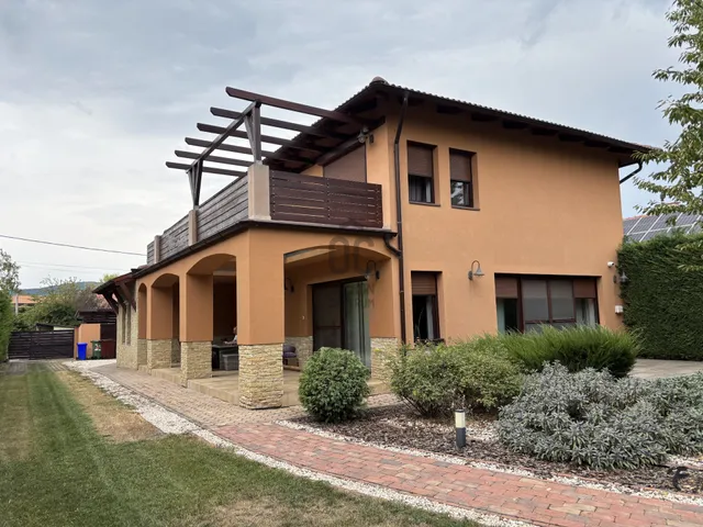 Eladó ház Budakalász 204 nm