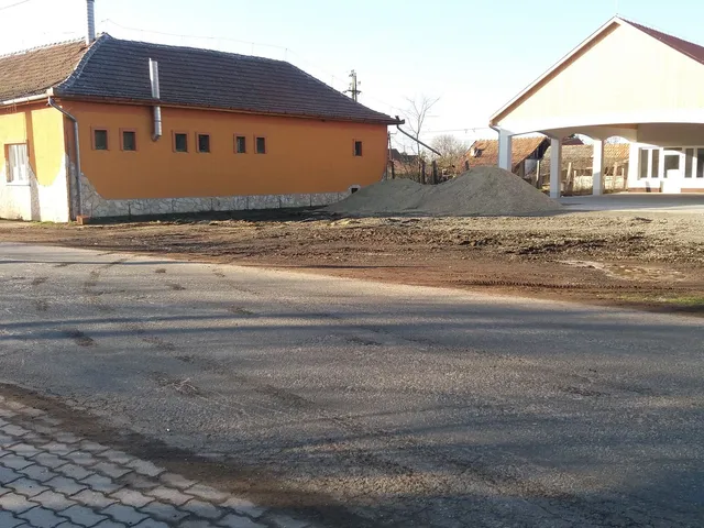Eladó kereskedelmi és ipari ingatlan Kőtelek 185 nm