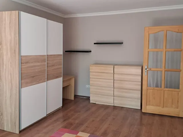 Kiadó lakás Szolnok, Bálvány út 40 nm