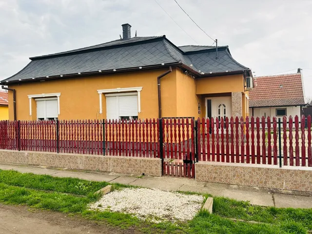 Eladó ház Jászkisér 110 nm