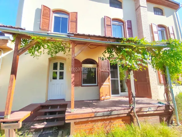 Eladó kereskedelmi és ipari ingatlan Dunaharaszti, Óváros 230 nm