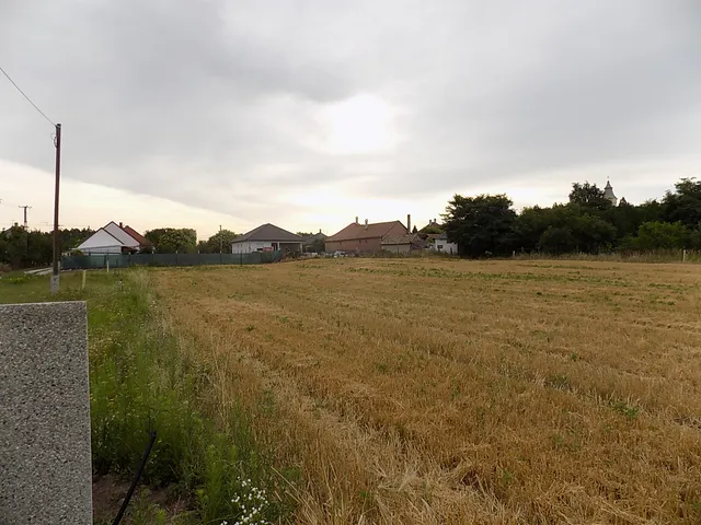 Eladó telek Pázmándfalu 827 nm