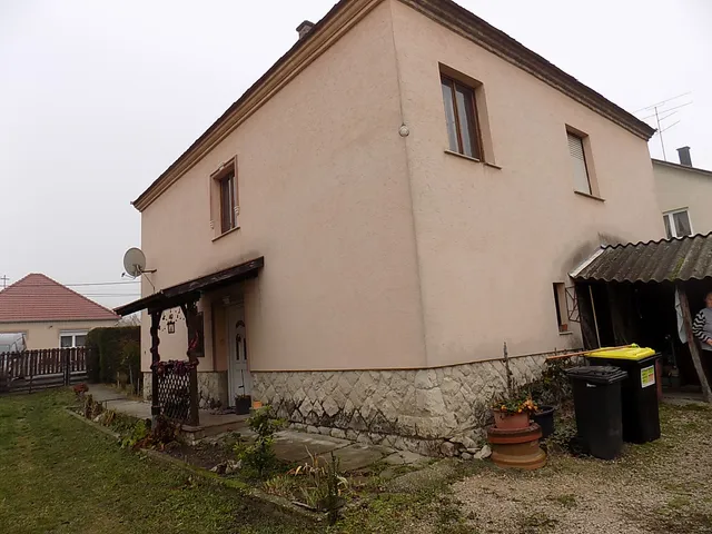 Eladó ház Nyúl 180 nm