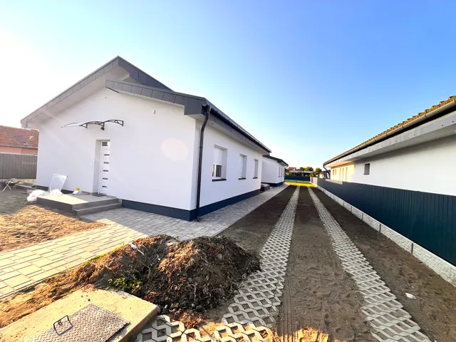 Eladó ház Téglás 81 nm