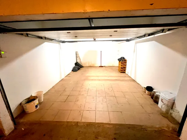 Eladó garázs Debrecen, Vargakert, Szoboszlói ut 205 nm
