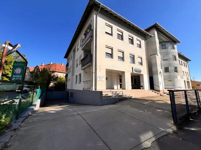 Eladó garázs Debrecen, Vargakert 205 nm