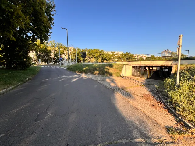 Eladó garázs Debrecen, Újkert 16 nm