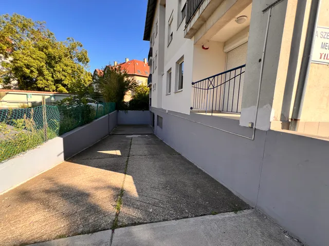 Eladó garázs Debrecen, Vargakert, Szoboszlói 20 nm