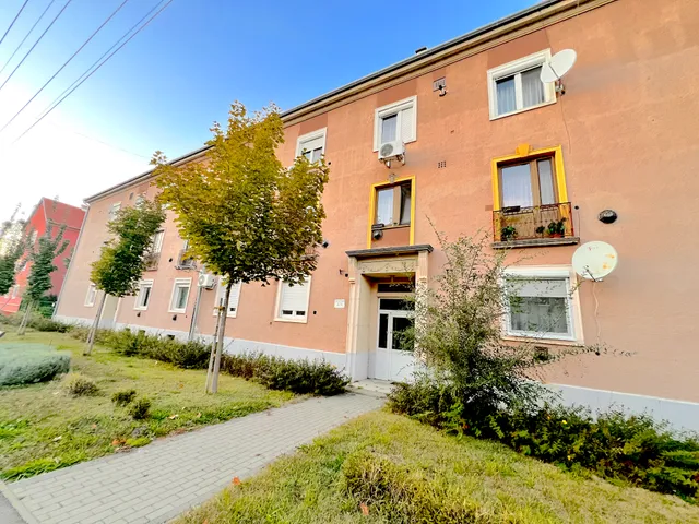 Kiadó lakás Téglás 73 nm
