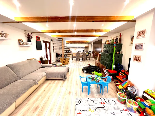 Eladó ház Mikepércs 210 nm